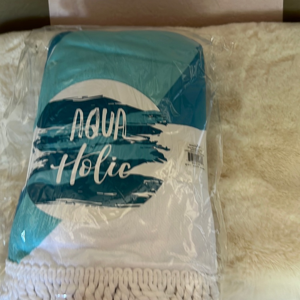 New mud pie round beach towel